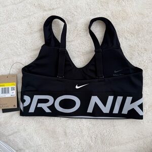 Nike Pro Indy Plunge
Women's Padded Sports Bra